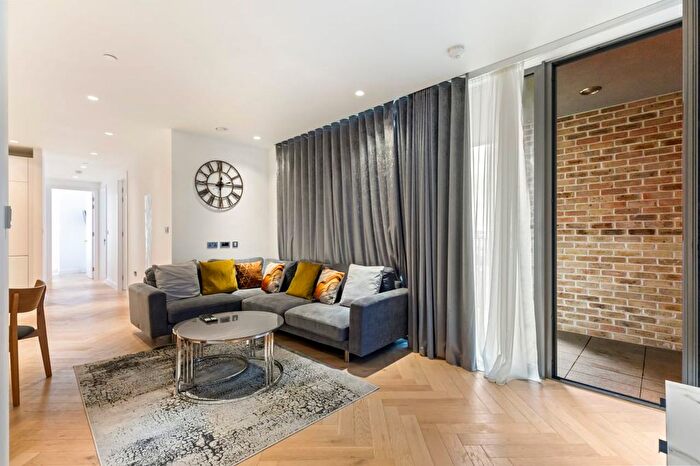 3 Bedroom Flat To Rent In Oberman Road, London, NW10