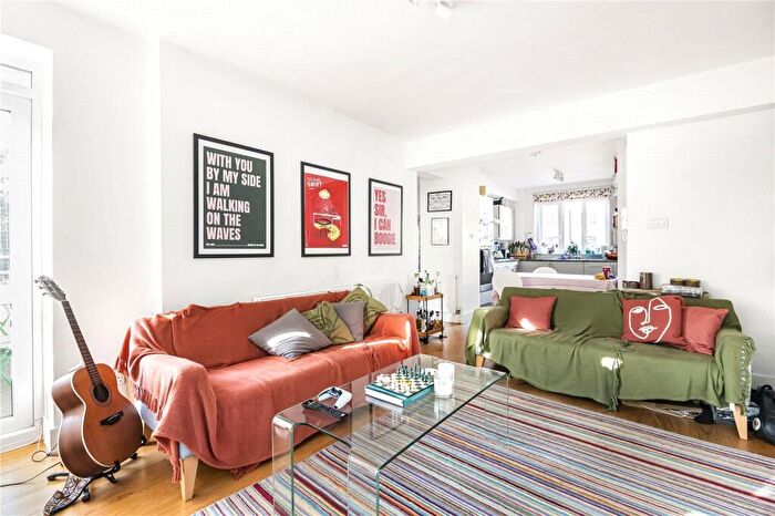 3 Bedroom Apartment For Sale In Patten House, Green Lanes, London, N4