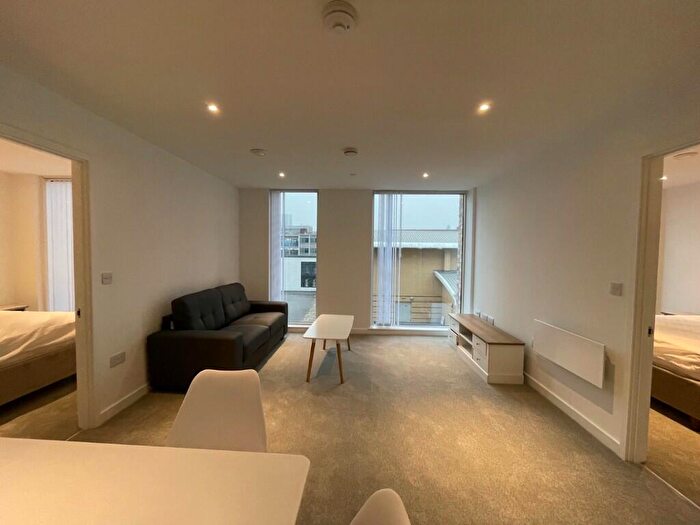 2 Bedroom Flat To Rent In Burlington Square, Boundary Lane, Manchester, Greater Manchester, M15