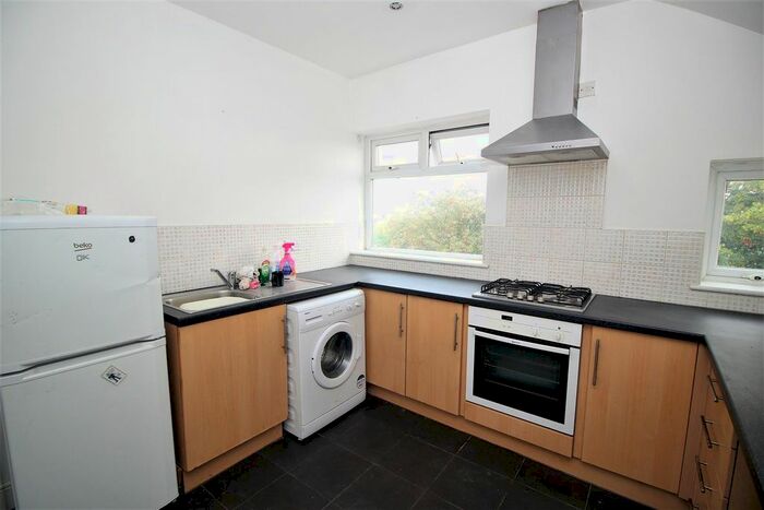 2 Bedroom Flat To Rent In Tunstall Avenue, Byker, Newcastle Upon Tyne, NE6