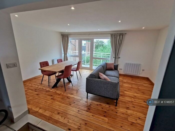 2 Bedroom Flat To Rent In Bishops Court, Trumpington, Cambridge, CB2