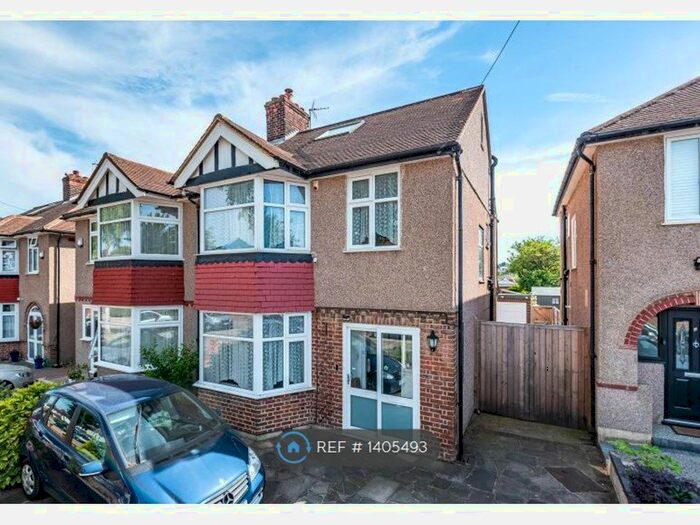 4 Bedroom Semi-Detached House To Rent In Dulverton Road, London, SE9