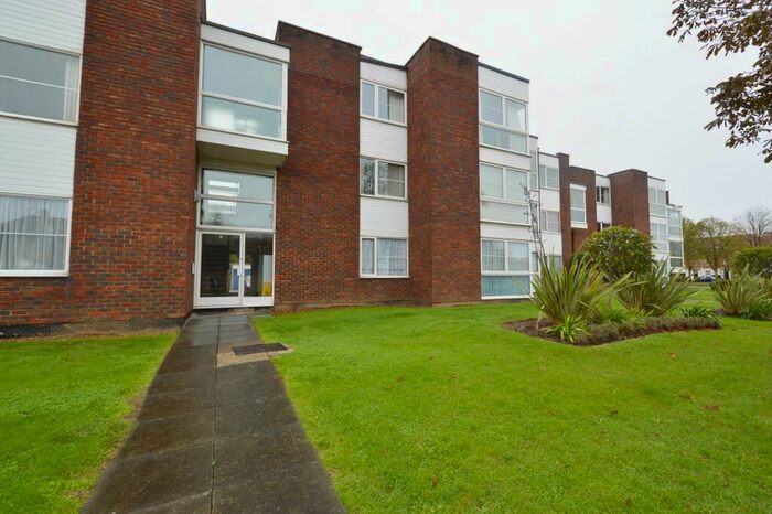 2 Bedroom Property To Rent In Thorpe Hall Avenue, Southend-On-Sea, SS1