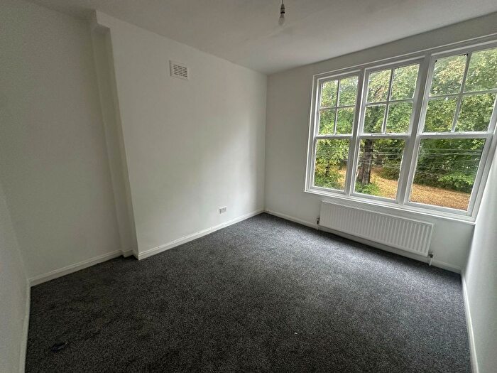 2 Bedroom Flat To Rent In Fosse Road North, Leicester, LE3