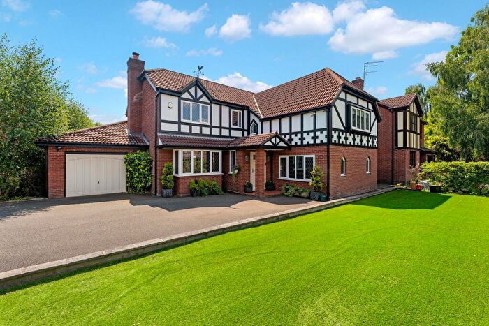 5 Bedroom Detached House For Sale In Hayfield Close, Macclesfield, SK10