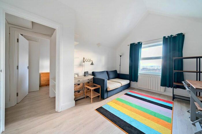 1 Bedroom Flat To Rent In Blythe Hill, London, SE6