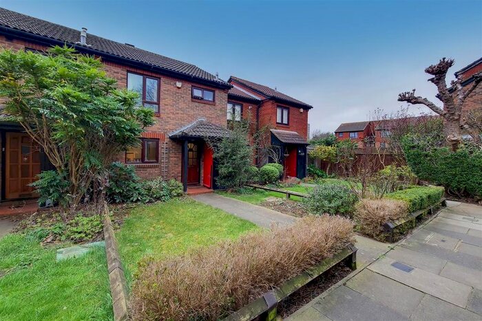 4 Bedroom Terraced House To Rent In Crammond Close, Hammersmith, W6
