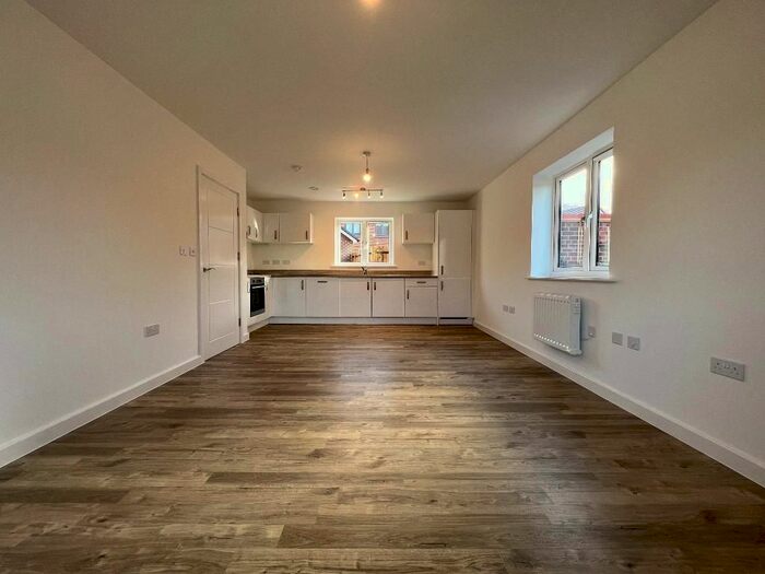 2 Bedroom Flat To Rent In Quilier Avenue, Arborfield Green, Reading, RG2