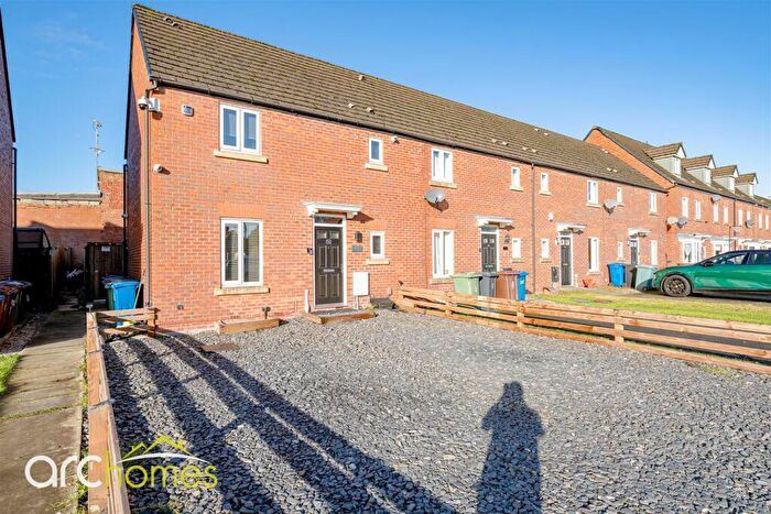 3 Bedroom Semi Detached House For Sale In Railway Street, Atherton, Manchester, M46