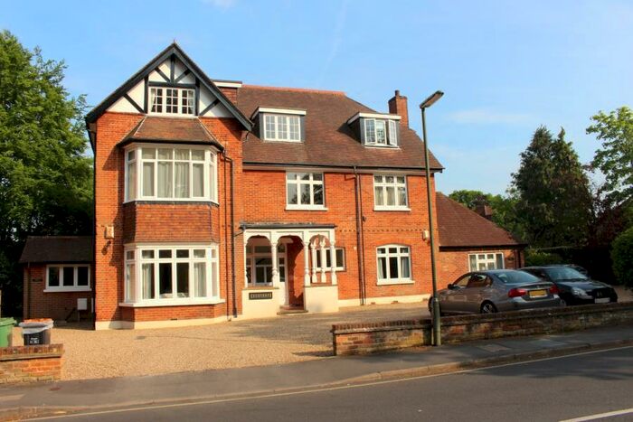 1 Bedroom Flat To Rent In Pembroke Road, Woking, GU22
