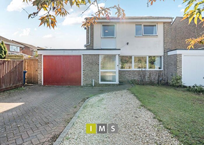 3 Bedroom Link Detached House For Sale In Byron Way, Bicester, OX26