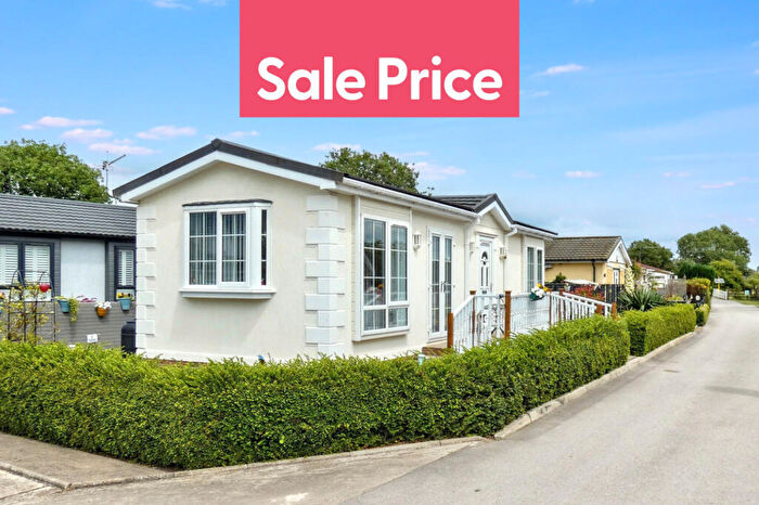 2 Bedroom Park Home For Sale In Beverley, Yorkshire, HU17