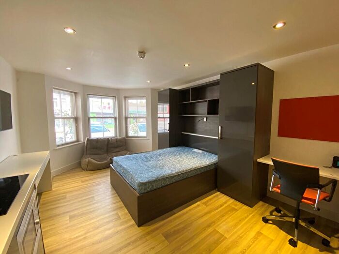 Studio To Rent In High Road, SO16