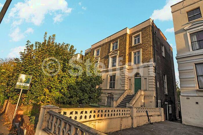 2 Bedroom Flat To Rent In Camden Road, London, N7