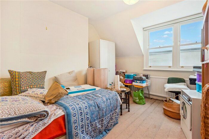 2 Bedroom Flat For Sale In Eardley Crescent, London, SW5