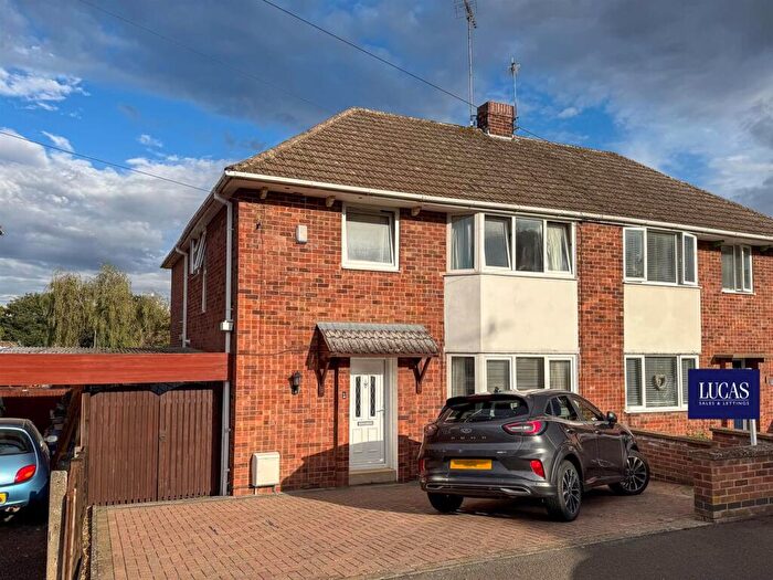 3 Bedroom Semi-Detached House For Sale In Greenfield Avenue, Kettering, NN15