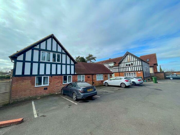 2 Bedroom Flat To Rent In High Street, Whitchurch, HP22