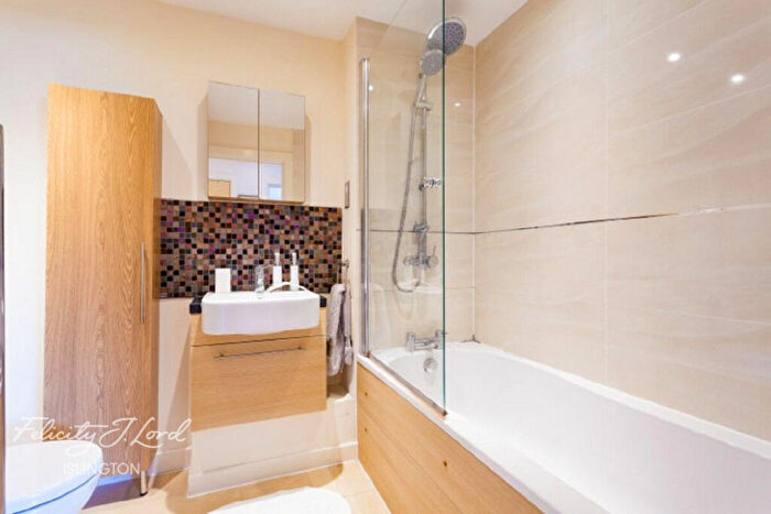 1 Bedroom Flat For Sale In Island Apartments, Basire Street, Islington, N1