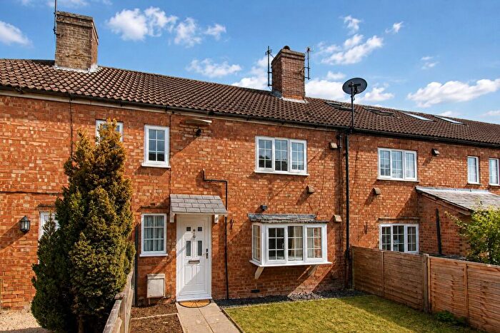 3 Bedroom Terraced House For Sale In Kennet Place, Newbury, Berkshire, RG14