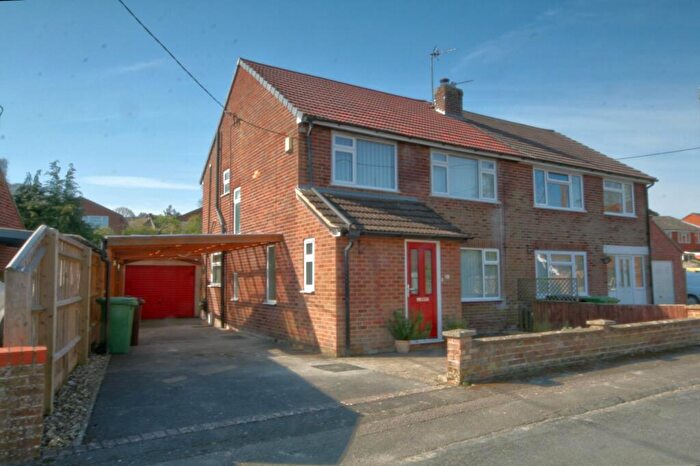 3 Bedroom Semi-Detached House For Sale In Simons Close, Wheatley, OX33