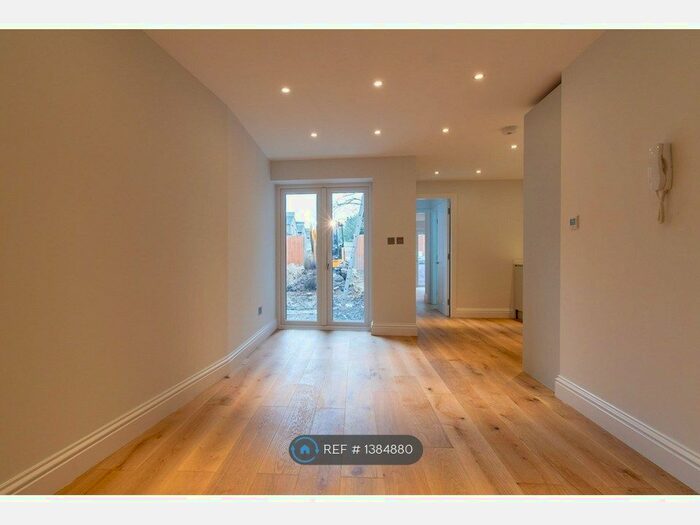 2 Bedroom Flat To Rent In Penge, London, SE20