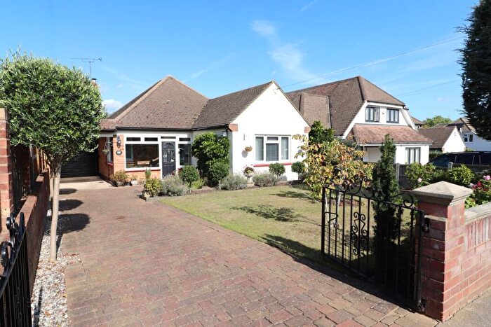 3 Bedroom Detached Bungalow For Sale In Rookery Close, Rayleigh, SS6