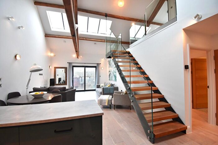 2 Bedroom Apartment To Rent In Kennaway Apartments, Commercial Rd, EX2
