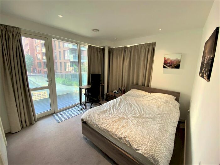 3 Bedroom Flat To Rent In Devan Grove, London, N4