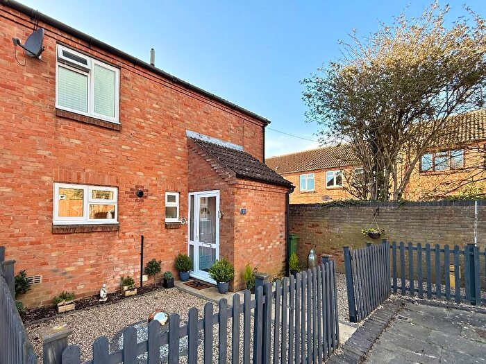 3 Bedroom End Of Terrace House For Sale In Links Way, Warden Hills, Luton, Bedfordshire, LU2