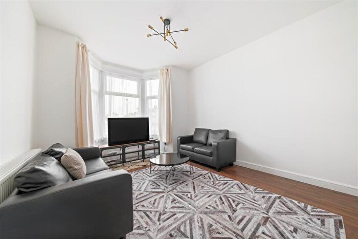 3 Bedroom House For Sale In Perth Road, Ilford, IG2