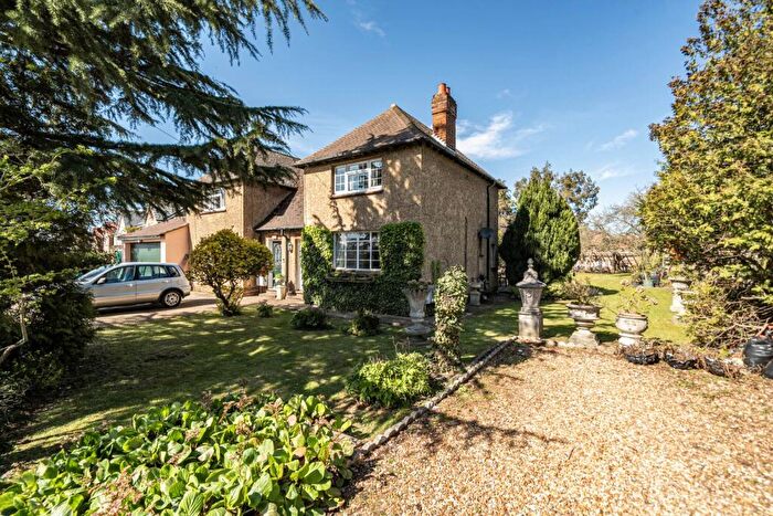 3 Bedroom Semi-Detached House For Sale In Duck End Lane, Biddenham, MK40