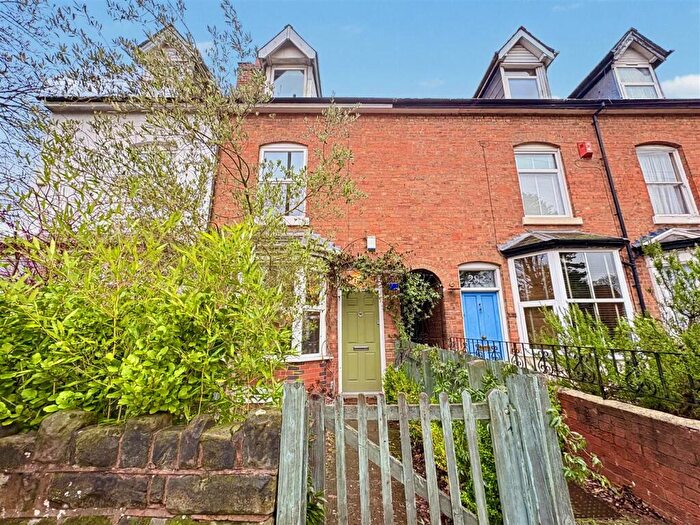 3 Bedroom Terraced House For Sale In Yardley Wood Road, Birmingham, B13