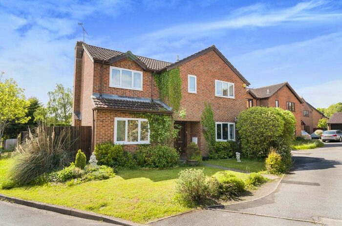 4 Bedroom Property To Rent In Medway Drive, Valley Park, Chandlers Ford, SO53