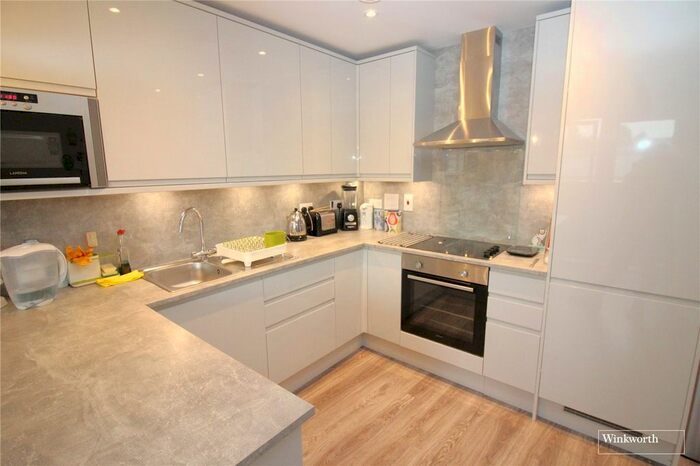 2 Bedroom Flat To Rent In Gemini Park, Manor Way, Borehamwood, Hertfordshire WD6