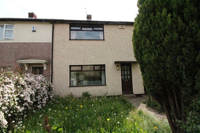 2 Bedroom Town House For Sale In Springfield Avenue, Batley, WF17