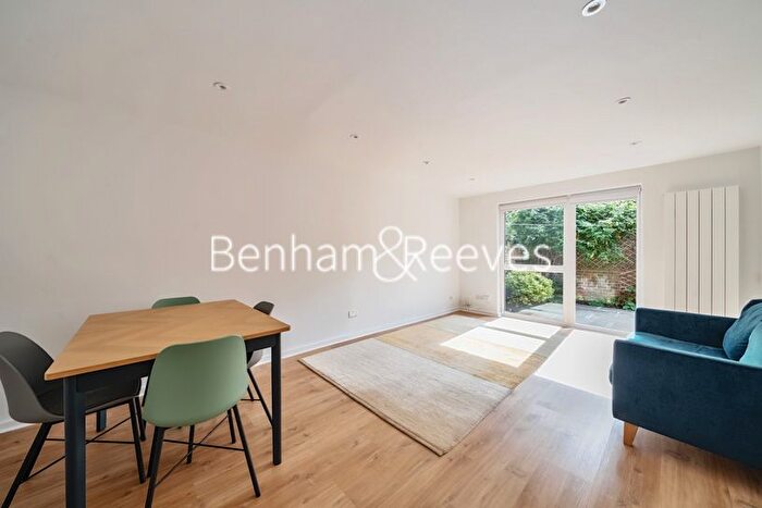 2 Bedroom Town House To Rent In Corinne Road, Tufnell Park, N19