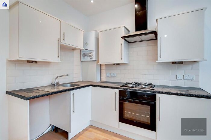 3 Bedroom Flat To Rent In Pensbury Place, London, SW8