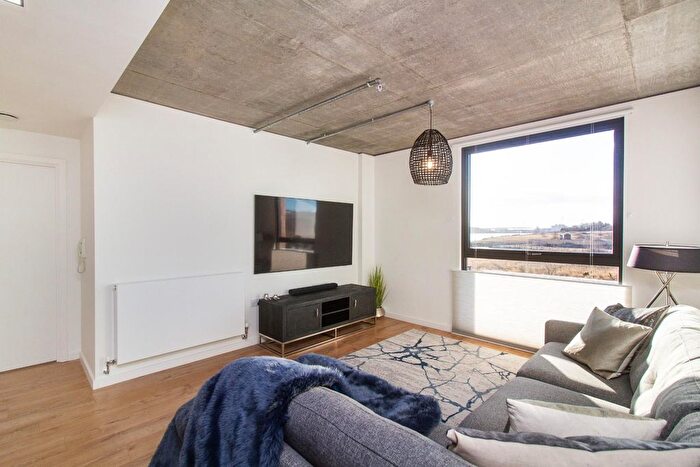 2 Bedroom Flat For Sale In Smokehouse Two, Smiths Dock, NE29