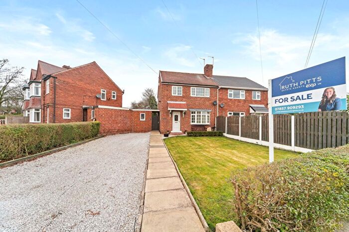 3 Bedroom Semi-Detached House For Sale In Rookhill Road, Pontefract, WF8