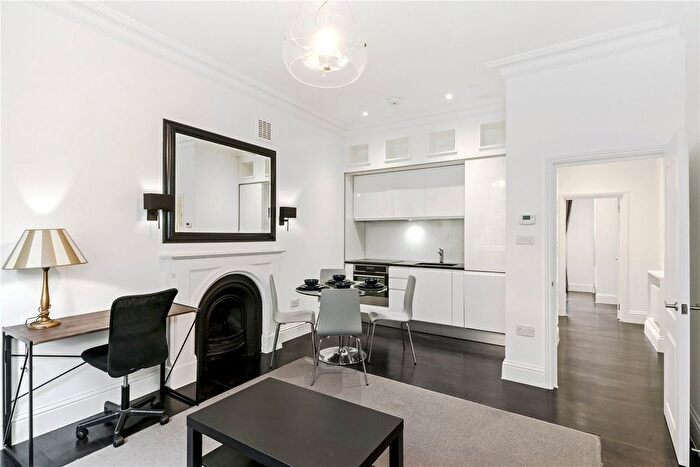 2 Bedroom Flat To Rent In St Georges Square, London, SW1V