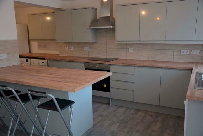 5 Bedroom House To Rent In Watermill Close, B29