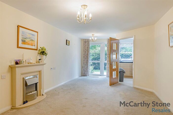 1 Bedroom Flat For Sale In Dutton Court, Station Approach, Off Station Road, Cheadle Hulme, SK8