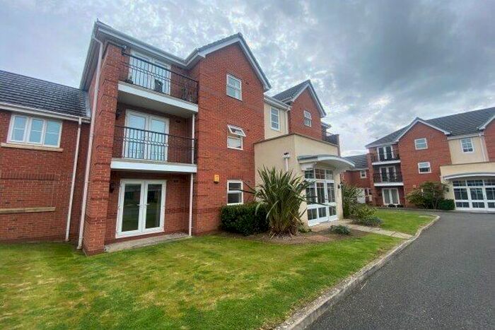 2 Bedroom Flat To Rent In Millfield, Neston, CH64