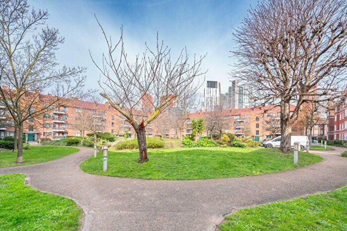 3 Bedroom Flat To Rent In Thorncroft Street, Nine Elms, London, SW8