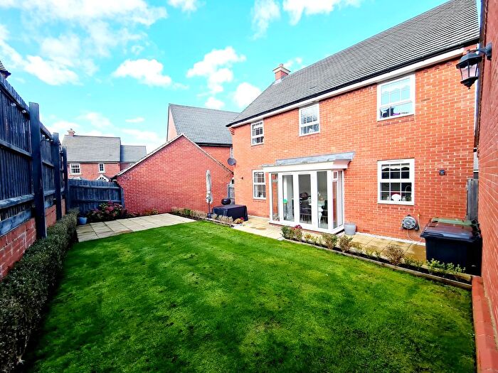 4 Bedroom Detached House To Rent In Heron Close, Rushden, NN10