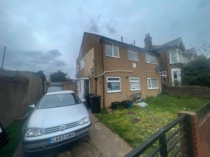 2 Bedroom Maisonette To Rent In Mitcham Road, Seven Kings, Ilford, IG3