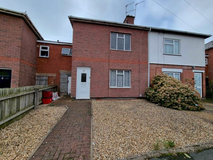 4 Bedroom Semi-Detached House To Rent In Kennan Avenue, Leamington Spa, CV31