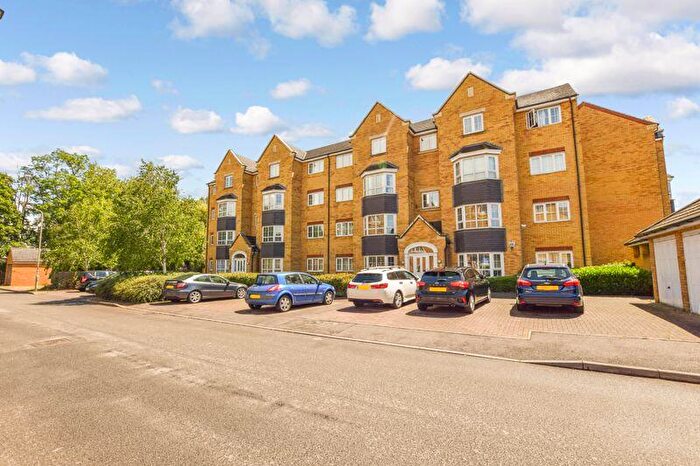 2 Bedroom Apartment To Rent In Henley Road, Bedford, MK40