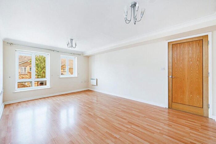 2 Bedroom Flat For Sale In Dominion Close, Hounslow, TW3