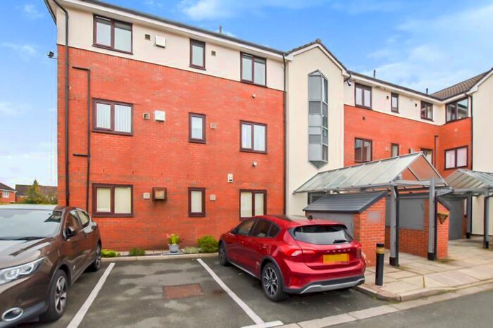 2 Bedroom Flat To Rent In Dean Court, Bolton, BL1